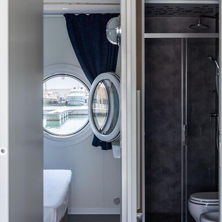 فندق Marina Del Gargano Houseboat مانفريدونيا المظهر الخارجي الصورة