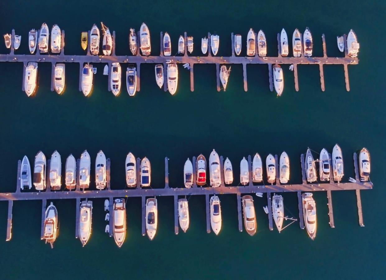 فندق Marina Del Gargano Houseboat مانفريدونيا المظهر الخارجي الصورة