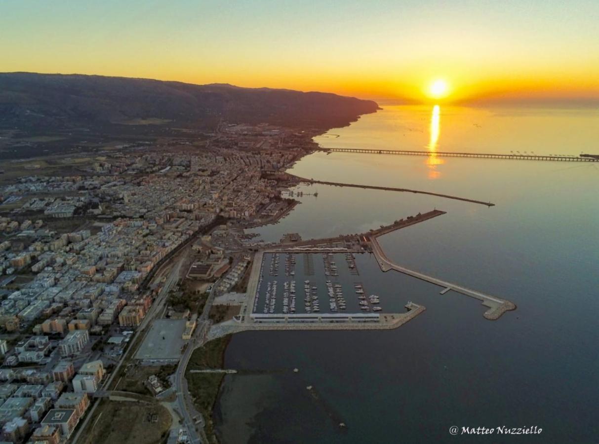 فندق Marina Del Gargano Houseboat مانفريدونيا المظهر الخارجي الصورة