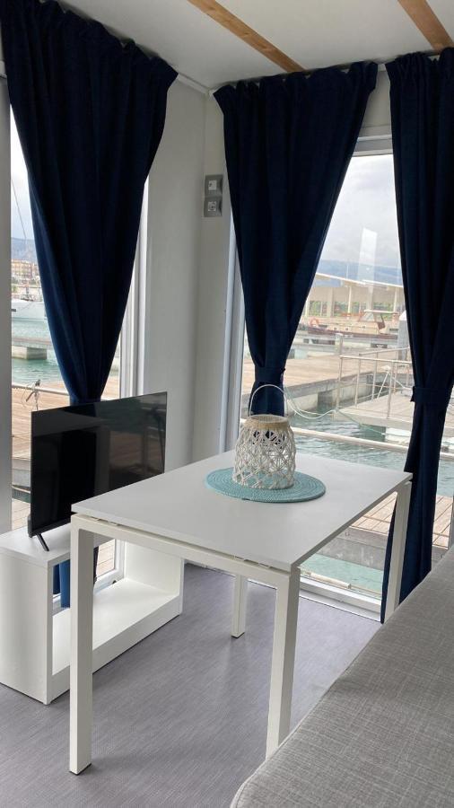 فندق Marina Del Gargano Houseboat مانفريدونيا المظهر الخارجي الصورة