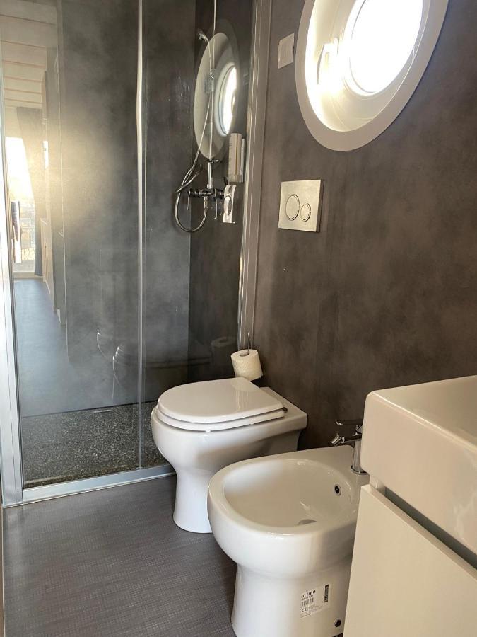 فندق Marina Del Gargano Houseboat مانفريدونيا المظهر الخارجي الصورة