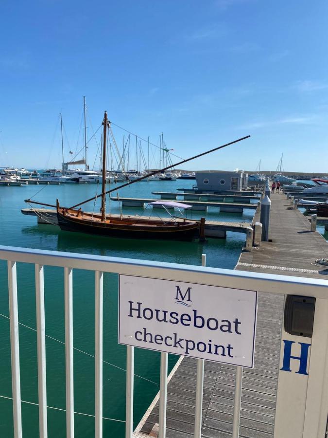 فندق Marina Del Gargano Houseboat مانفريدونيا المظهر الخارجي الصورة