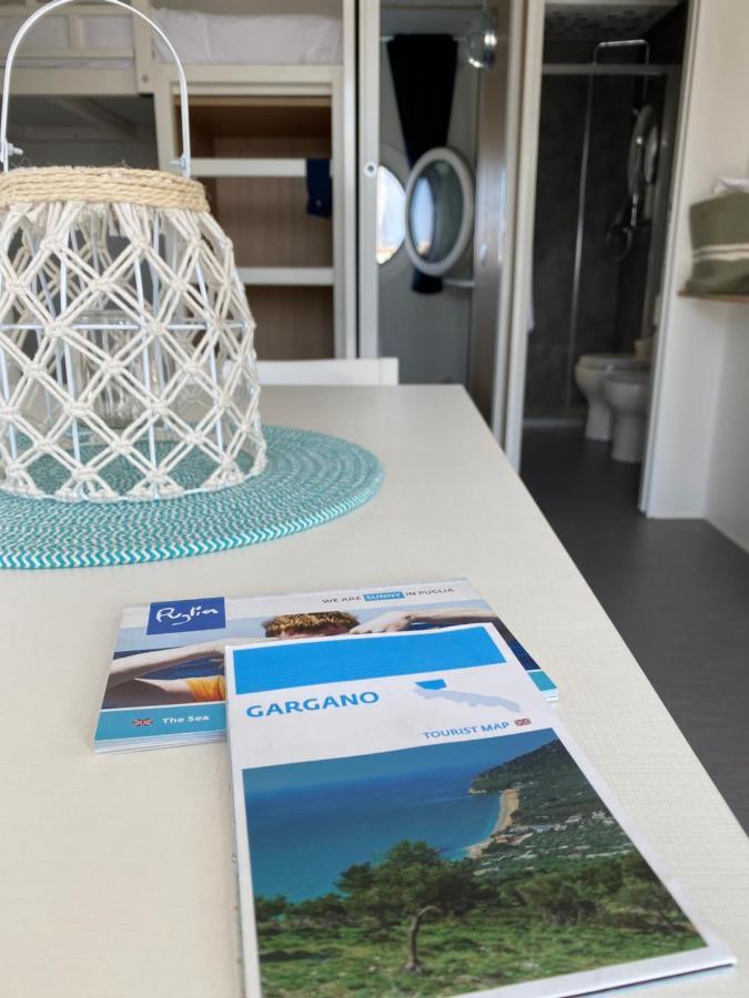 فندق Marina Del Gargano Houseboat مانفريدونيا المظهر الخارجي الصورة