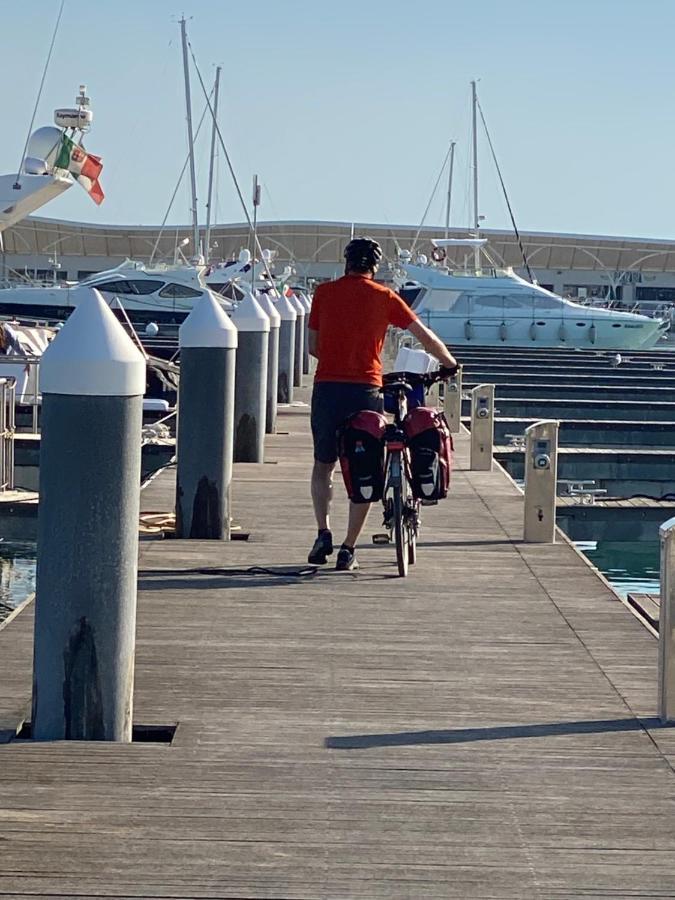 فندق Marina Del Gargano Houseboat مانفريدونيا المظهر الخارجي الصورة