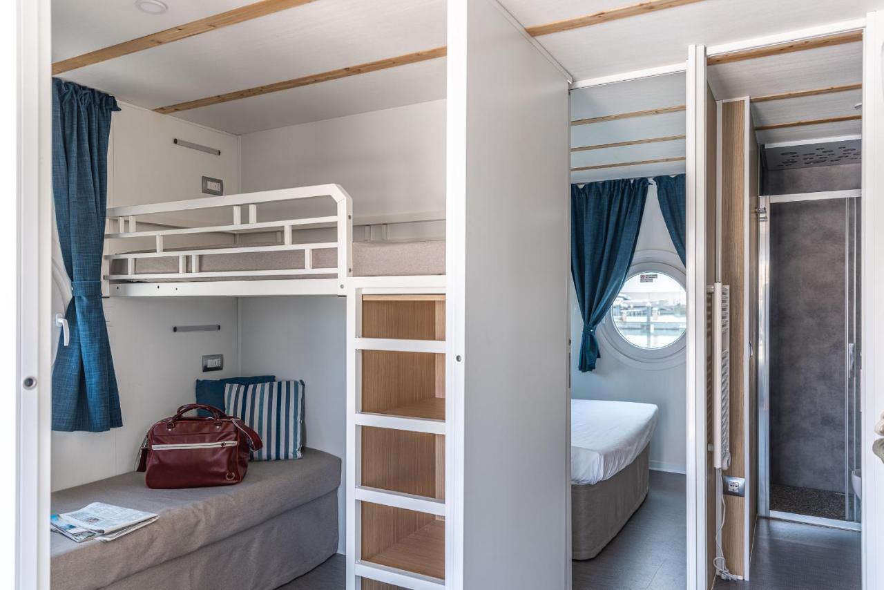 فندق Marina Del Gargano Houseboat مانفريدونيا المظهر الخارجي الصورة