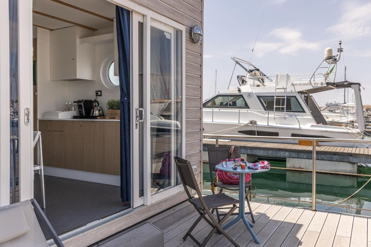 فندق Marina Del Gargano Houseboat مانفريدونيا المظهر الخارجي الصورة