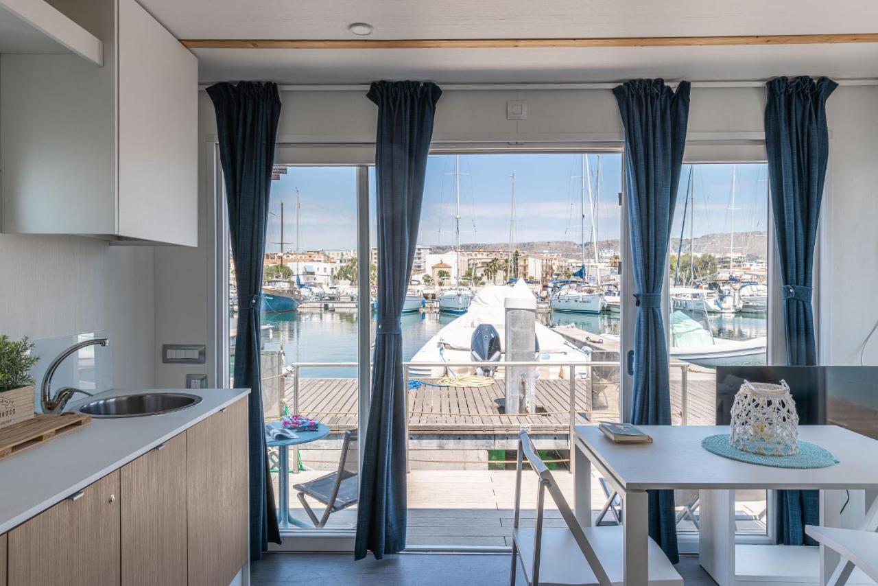 فندق Marina Del Gargano Houseboat مانفريدونيا المظهر الخارجي الصورة