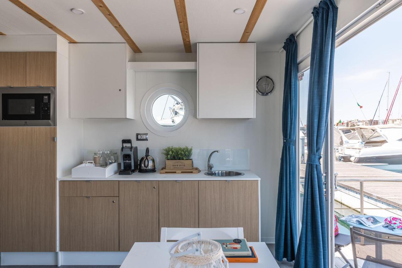 فندق Marina Del Gargano Houseboat مانفريدونيا المظهر الخارجي الصورة