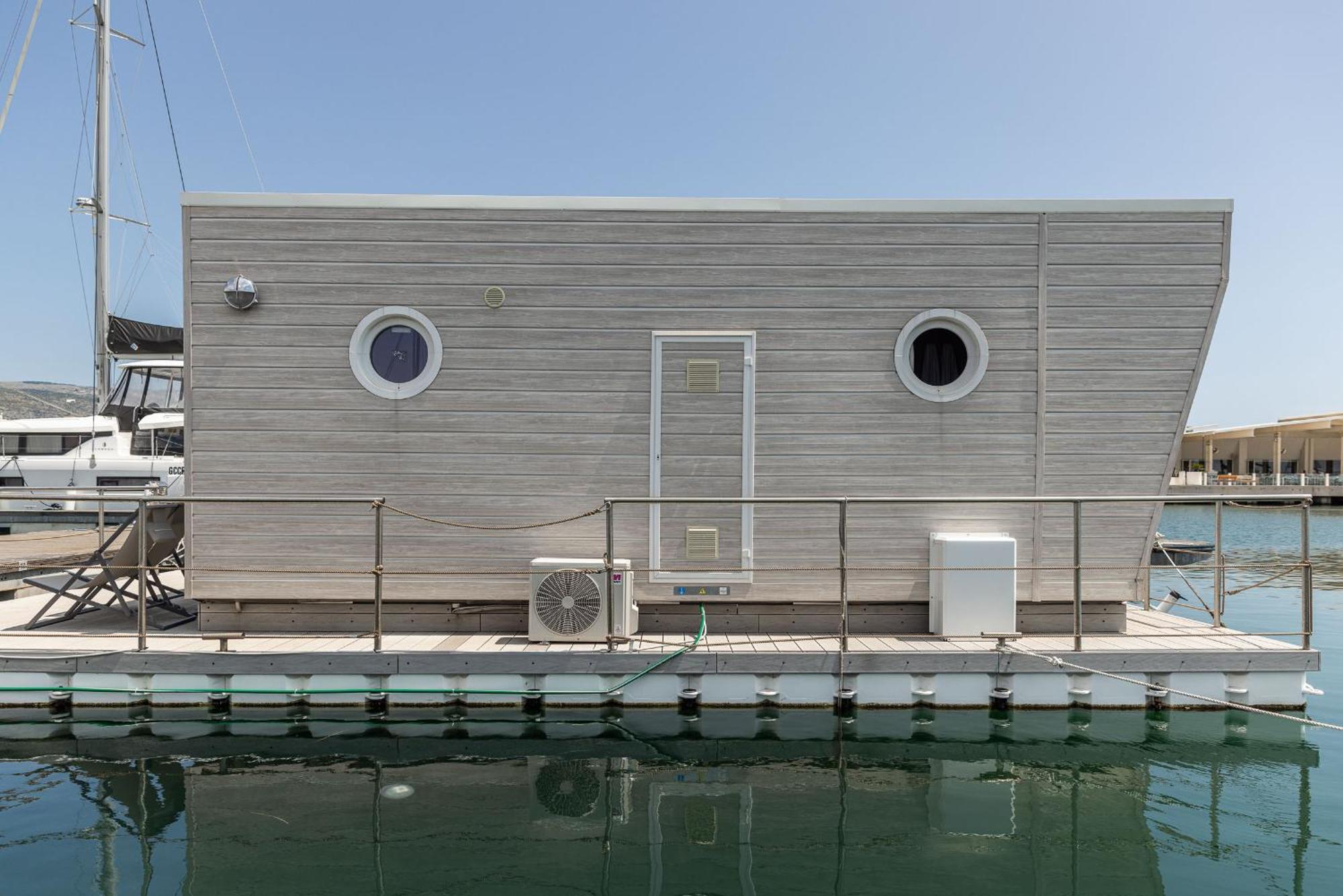 فندق Marina Del Gargano Houseboat مانفريدونيا المظهر الخارجي الصورة