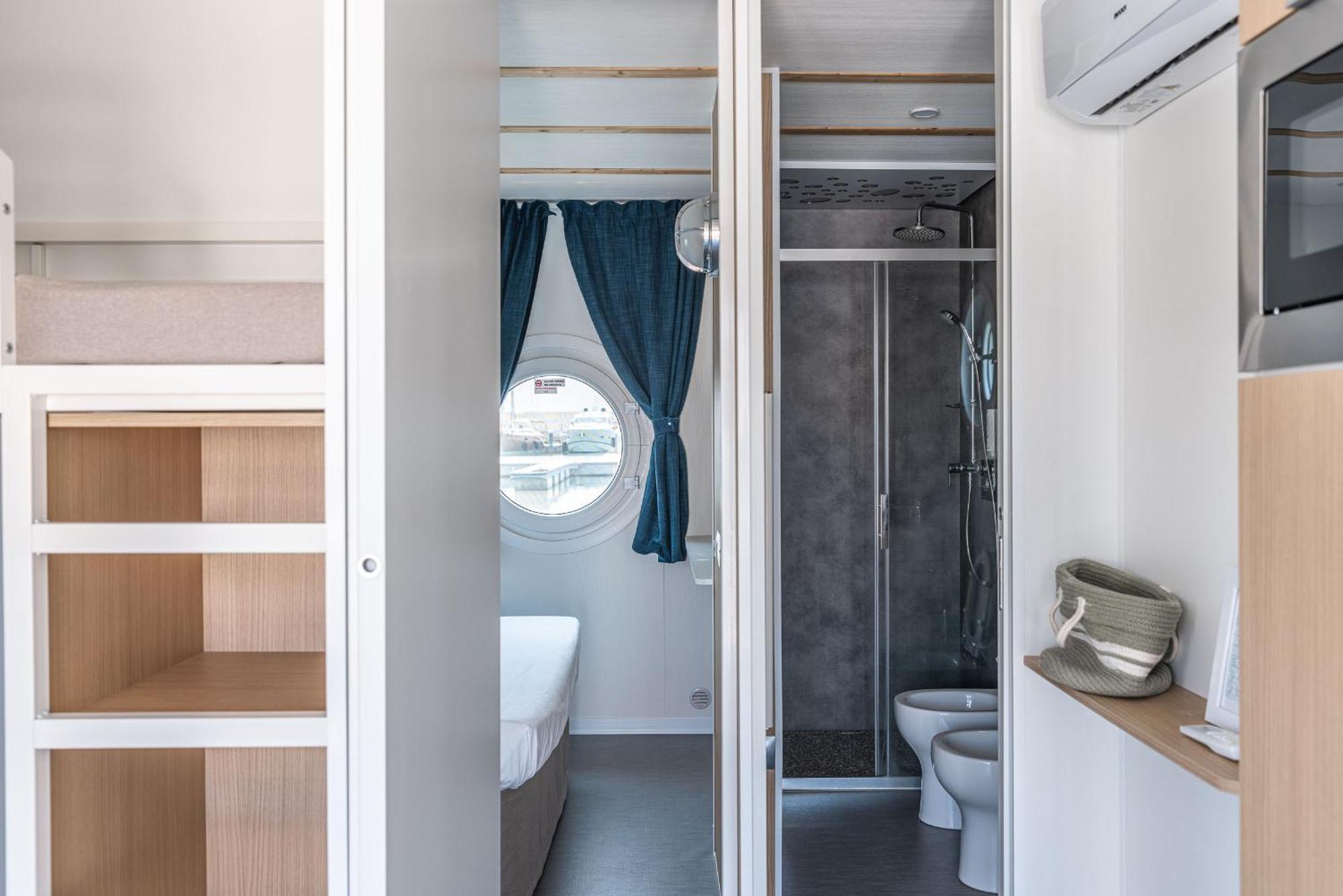 فندق Marina Del Gargano Houseboat مانفريدونيا المظهر الخارجي الصورة