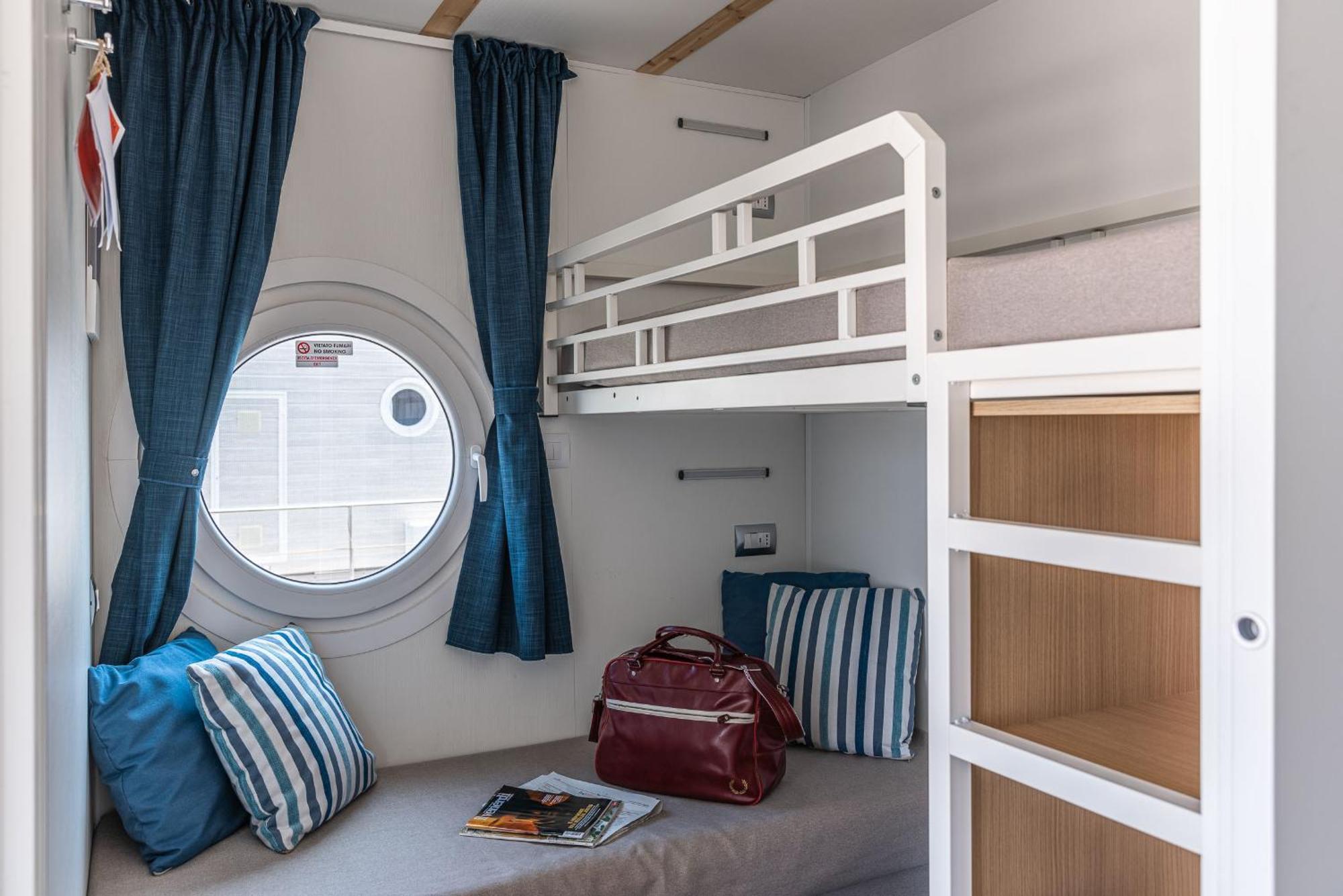 فندق Marina Del Gargano Houseboat مانفريدونيا المظهر الخارجي الصورة