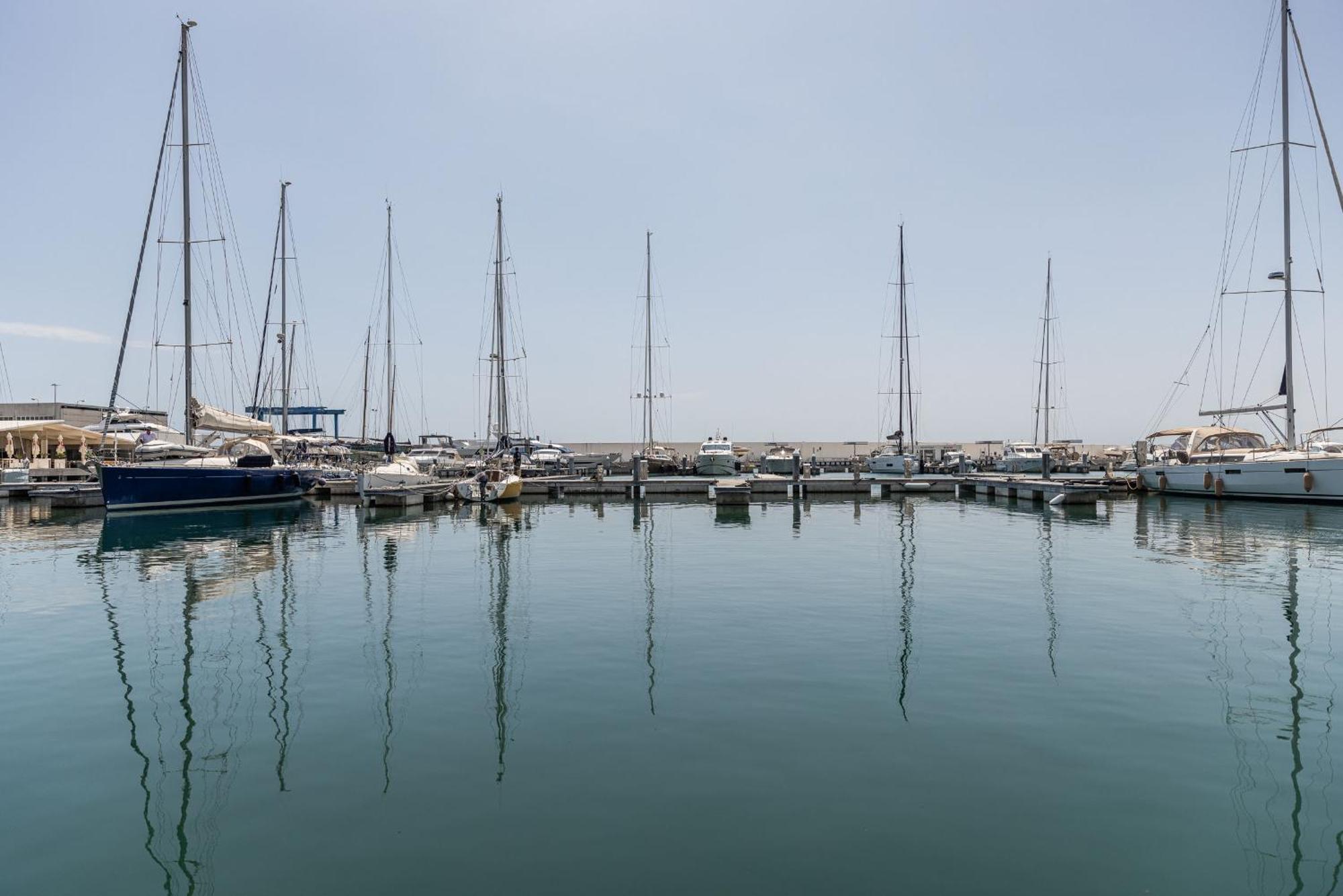 فندق Marina Del Gargano Houseboat مانفريدونيا المظهر الخارجي الصورة