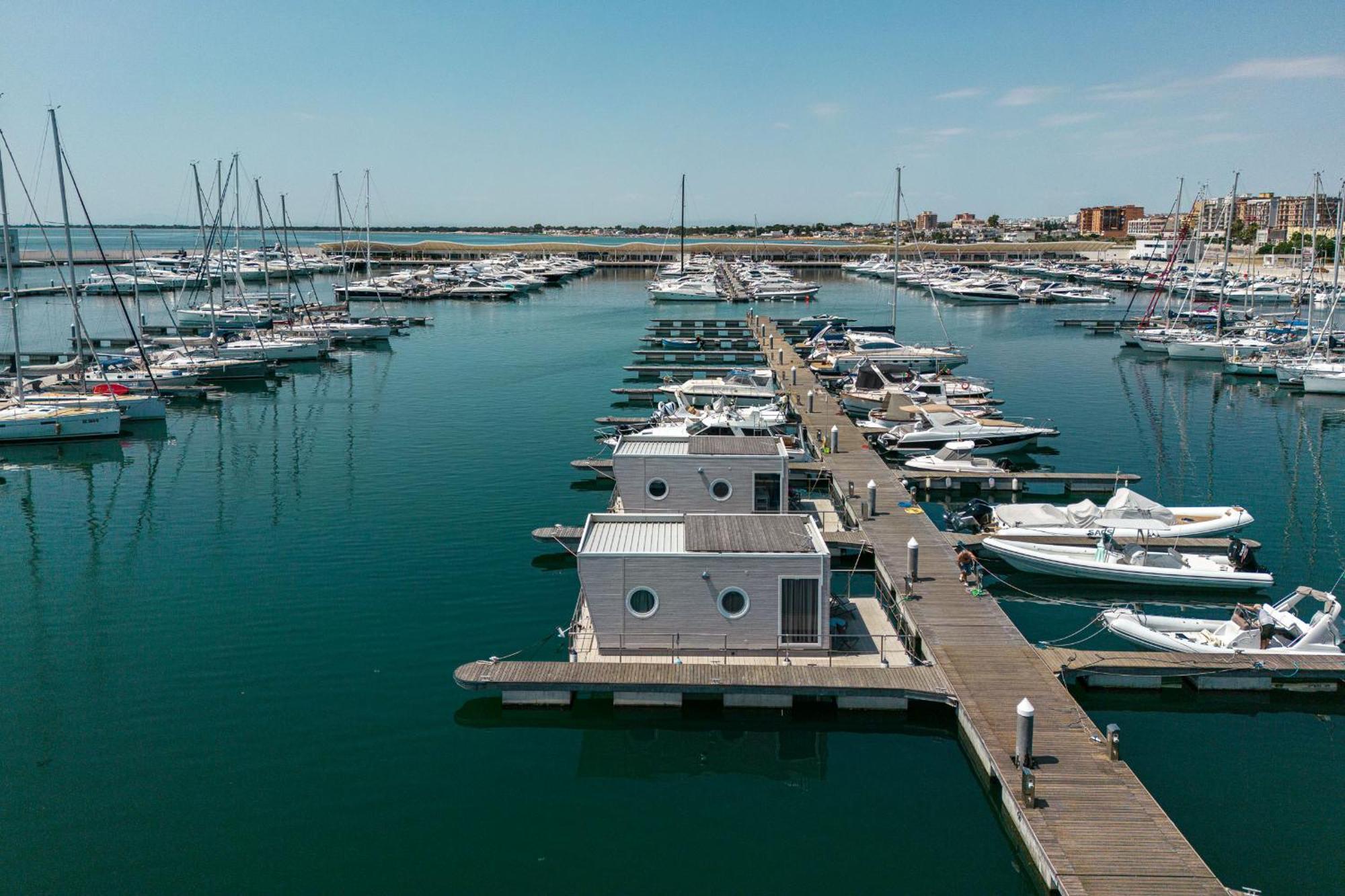 فندق Marina Del Gargano Houseboat مانفريدونيا المظهر الخارجي الصورة