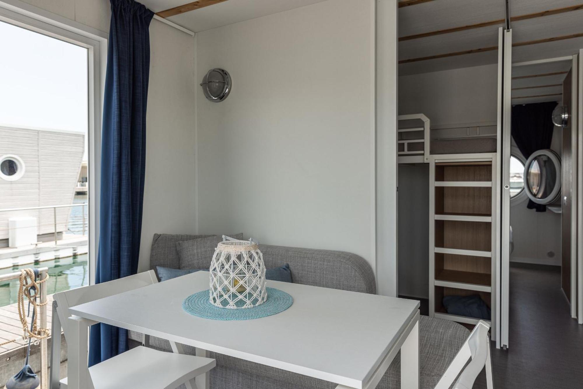 فندق Marina Del Gargano Houseboat مانفريدونيا المظهر الخارجي الصورة