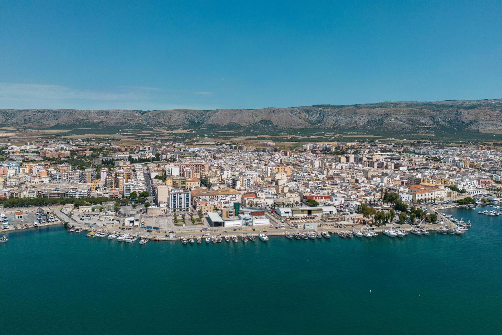 فندق Marina Del Gargano Houseboat مانفريدونيا المظهر الخارجي الصورة